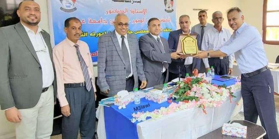 اخبار اليمن الان | رئاسة جامعة عدن وكلية الحاسوب وتكنولوجيا المعلومات يكرمان مدير عام مديرية المعلا.