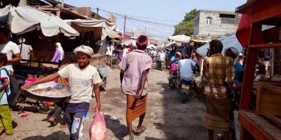 اخبار اليمن | القاء القبض على مسؤول الجبايات بسوق شعبي بالحديدة بعد ارتكابه مجزرة بشعة
