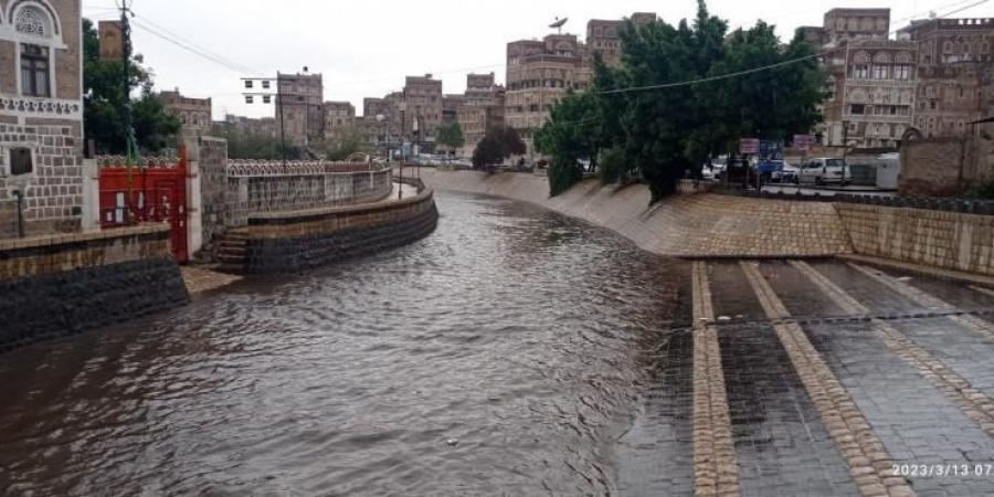 اخبار اليمن | شاهد كيف أصبحت سائلة صنعاء بعد أمطار غزيرة (صور)