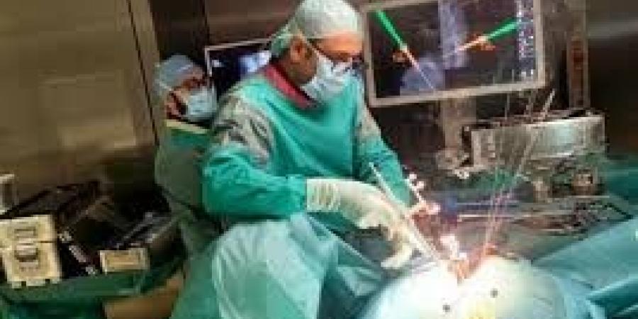 اخبار اليمن | لإجراء عملية دقيقة .. مستشفى في ألمانيا يستدعي جراح يمني (تفاصيل)