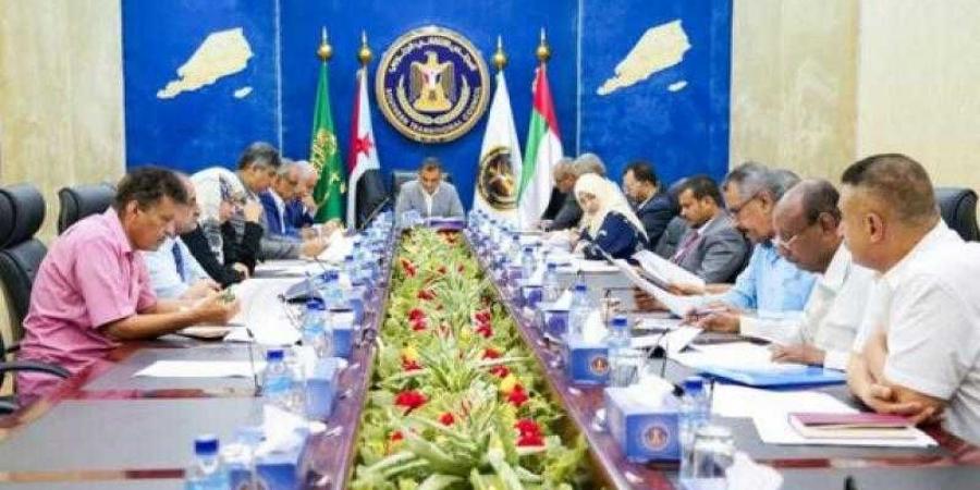 اخبار اليمن | الإنتقالي يوجه طلبا جديدا للمجلس الرئاسي اليمني بشأن إيرادات كافة المحافظات