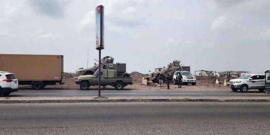 اخبار اليمن | أول قوة عسكرية تابعة لدرع الوطن تدخل ‎عدن و تعزيزات تغادر إلى لحج