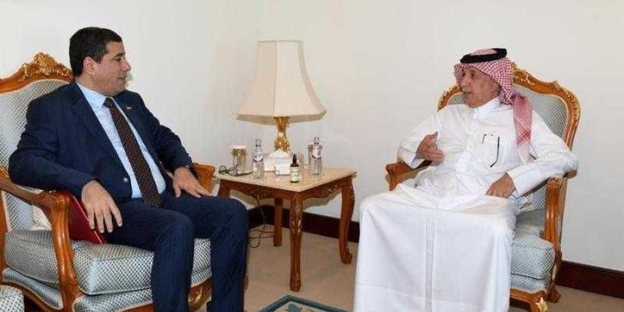 اخبار اليمن | رسالة مكتوبة من رئيس مجلس القيادة ‘‘رشاد العليمي’’ إلى أمير قطر والكشف عن مضمونها