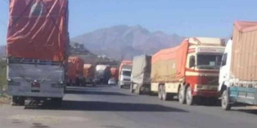 اخبار اليمن | تعز: مليشيات الحوثي ترفض الإفراج عن 180 شاحنة محمّلة بالدقيق والتجار يرفعون شكوى ”وثيقة”