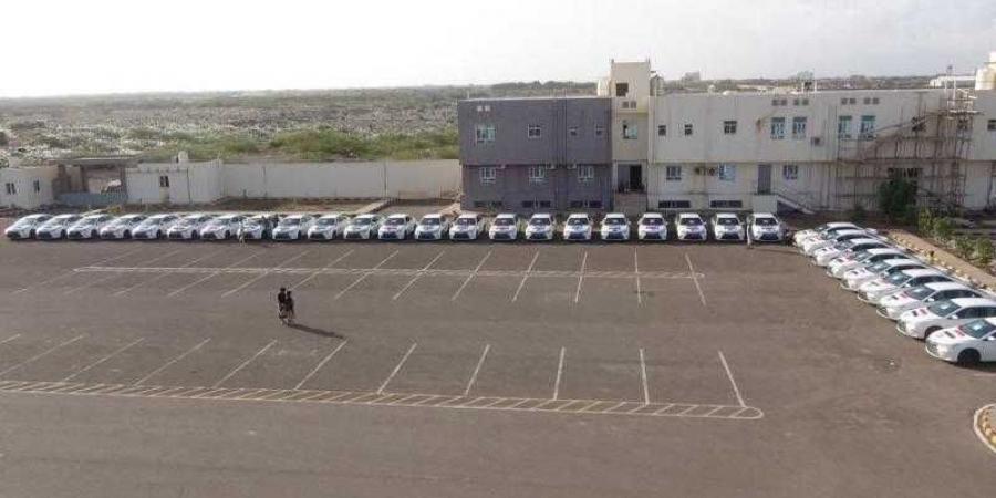 اخبار اليمن | طارق صالح يستقبل رمضان بتكريم جرحى جبهات الساحل الغربي بسيارات