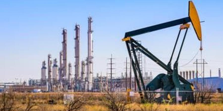 وزير الخارجية السعودي: ملتزمون باستقرار سوق النفط