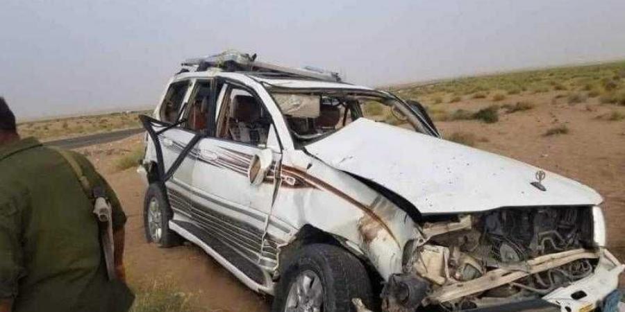 اخبار اليمن | انقلاب مروع لسيارة لاند كروزر في ”طور الباحة” يودي بحياة طفلتين ويصيب 4 آخرين بكسور خطيرة (صور)