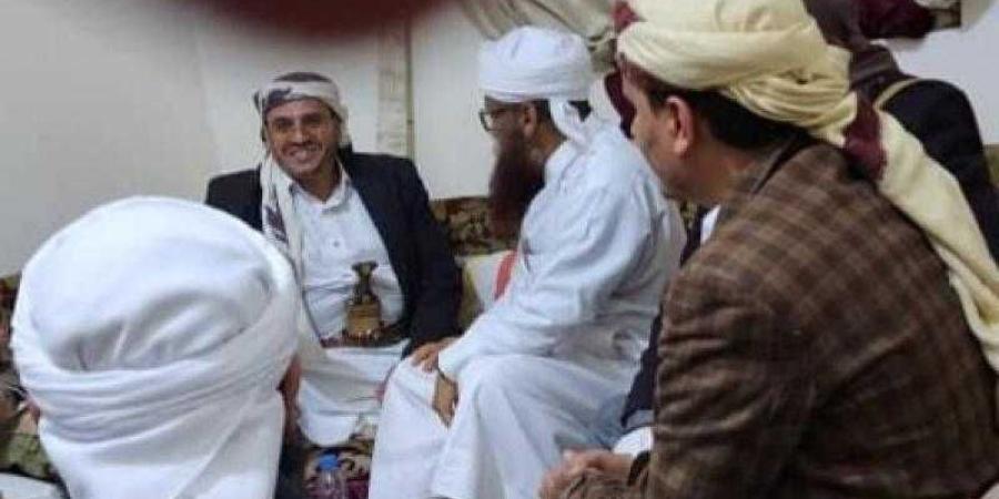 اخبار اليمن | الحوثيون يكشفون عن تواصلهم بالوصابي أمام دار الحديث بدماج الذي مات قبل يومين بمكة (صور)
