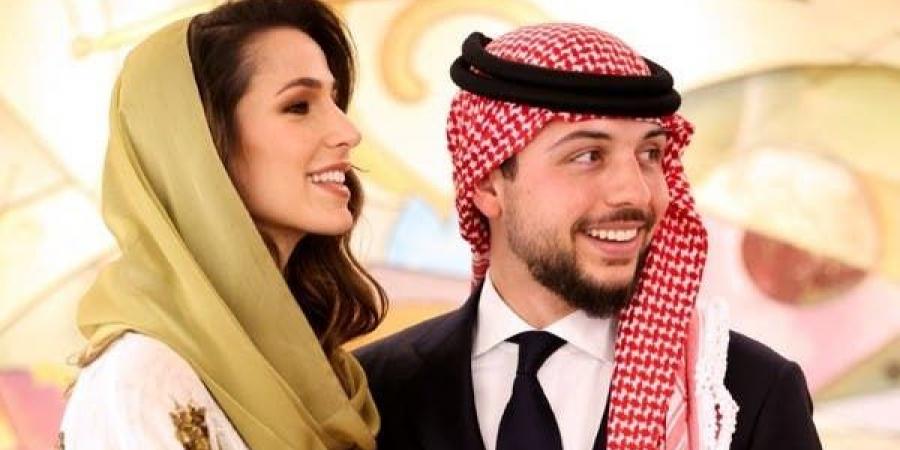 اخبار اليمن | شاهد : أول ظهور علني لحماة الأمير الحسين والدة خطيبته السعودية رجوة آل سيف