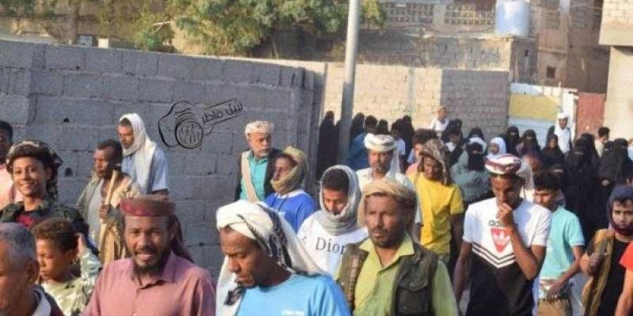 اخبار اليمن | أمن أبين يقبض على قاتل طفل بعد ساعات من وقوع الجريمة وتظاهرة حاشدة