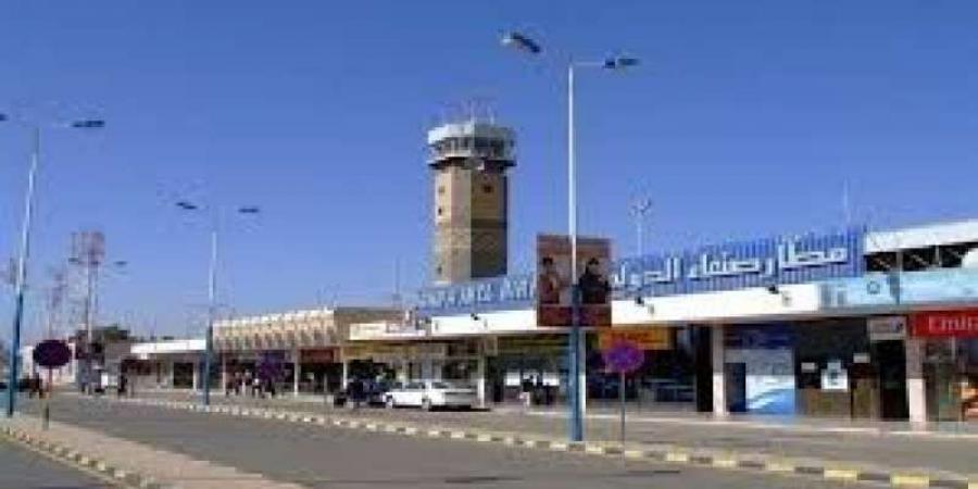 اخبار اليمن | بعد سطو حوثي مسلح ..  مطار صنعاء ينذر بإيقاف الرحلات!