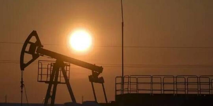 انخفاض حاد في أسعار النفط العالمية بعد أنباء عن انسحاب الإمارات من "أوبك"