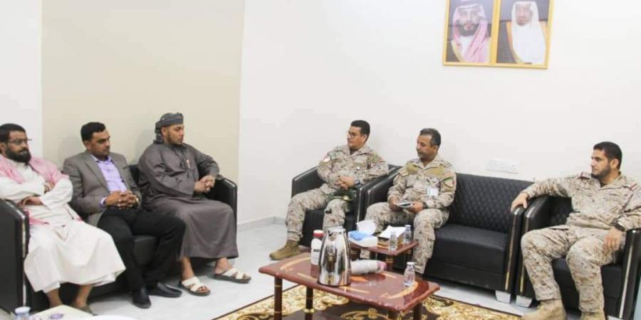 محافظ سقطرى يناقش مع وفد من قيادة القوات المشتركة جهود المملكة الداعمة للقطاع الصحي في المحافظة