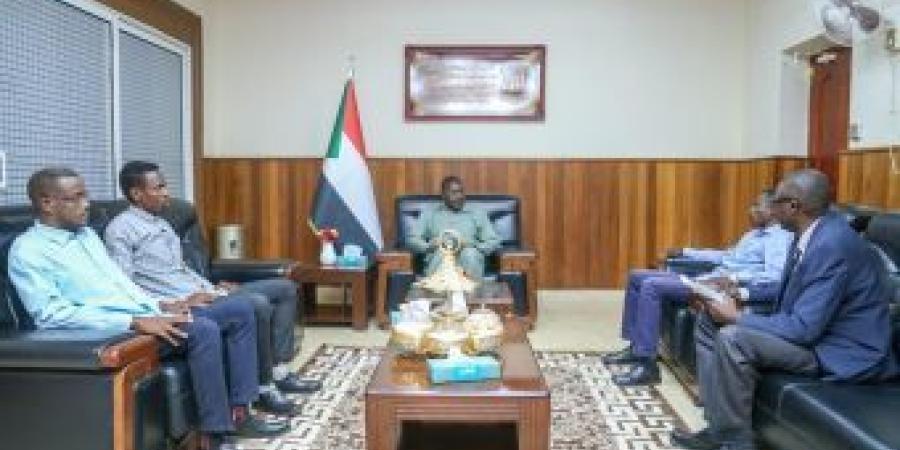 اخبار الإقتصاد السوداني - حجر يلتقي وفد تجمع مناطق انتاج البترول بشرق دارفور