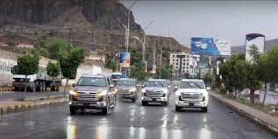 اخبار اليمن | الحوثيون يبتزون اصحاب السيارات الفارهة في النقاط الأمنية بحيلة ماكرة