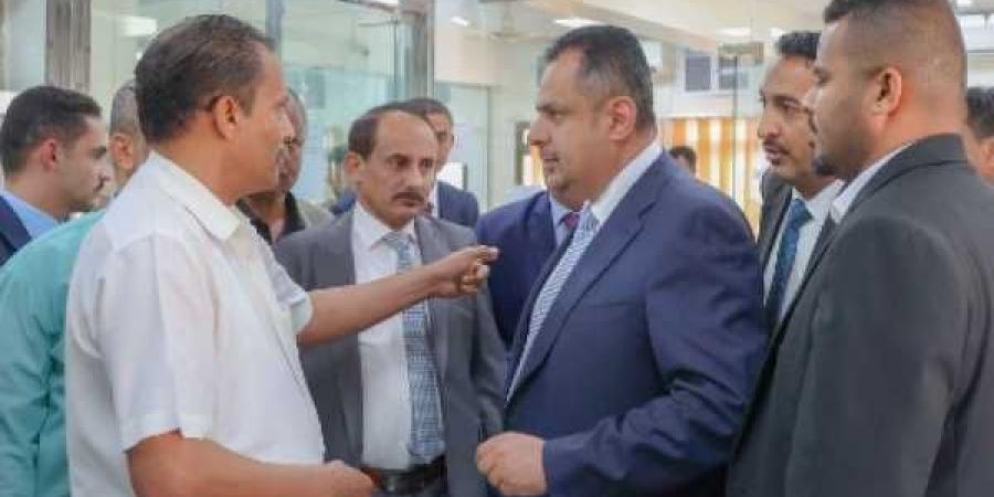 اخبار اليمن | في أول زيارة له.. رئيس الوزراء يفتتح مشروعات مهمة في محافظة أبين