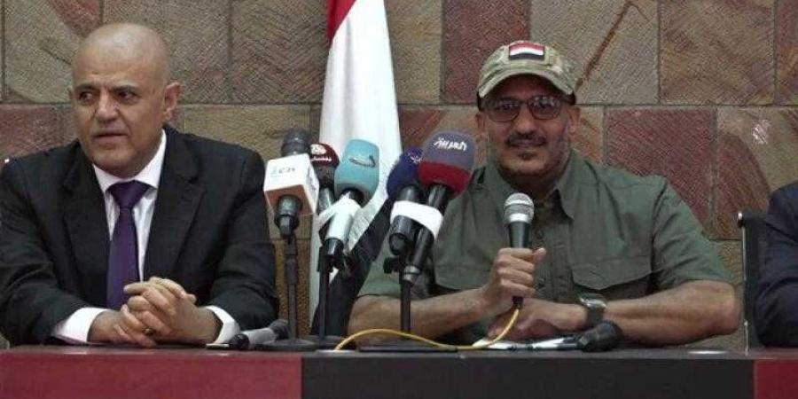 اخبار اليمن | قيادي إصلاحي بارز: طارق صالح غير متناقض.. وهذا هدفه من زيارة تعز