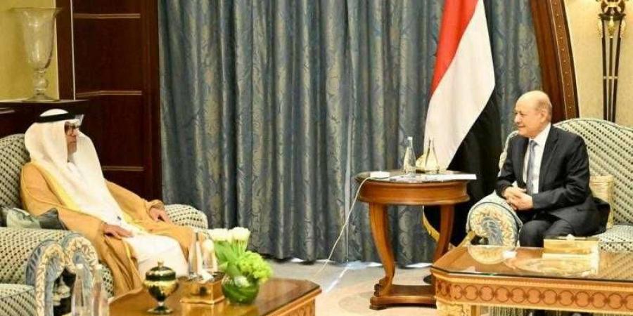 اخبار اليمن | الإمارات تنزع فتيل التوتر في عدن بين العليمي والإنتقالي