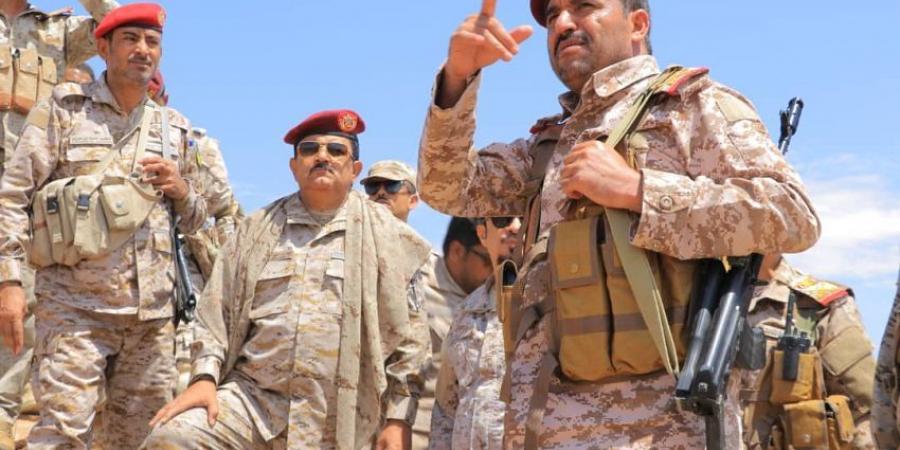 اخبار اليمن | برفقة قائد سعودي رفيع .. وزير الدفاع يزور خطوط التماس لأول مرة منذ تعيينه