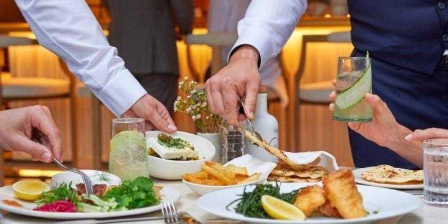 اخبار اليمن | كاتب سعودي يقترح فتح المطاعم في نهار رمضان وإعلامي بارز يؤيده ويكشف السبب!