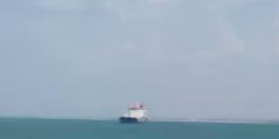 اخبار اليمن | عاجل : انباء عن هجوم مسلح على سفينة تجارية قبالة ميناء الحديدة