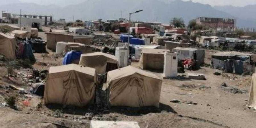 اخبار اليمن | انتشار مرض غريب في مخيم للنازحين ووفاة وإصابة عدد من المواطنين