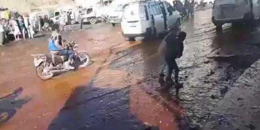 اخبار اليمن | إعلان حوثي بشأن انقلاب قاطرة عسل في إب