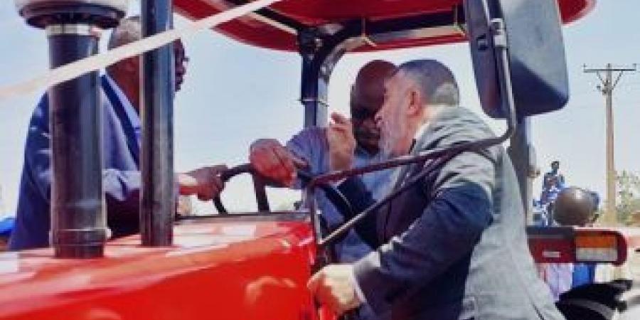 اخبار الإقتصاد السوداني - تدشين توزيع جرارات شركة جزتراكيا التركية للمزارعين بالجزيرة