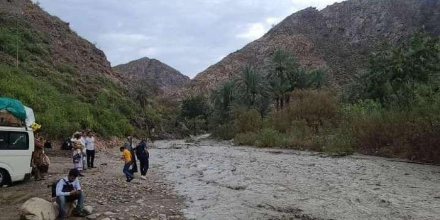 اخبار اليمن الان | السيول تقطع الطريق الرابط بين الجنوب و الشمال وتحذيرات للمسافرين