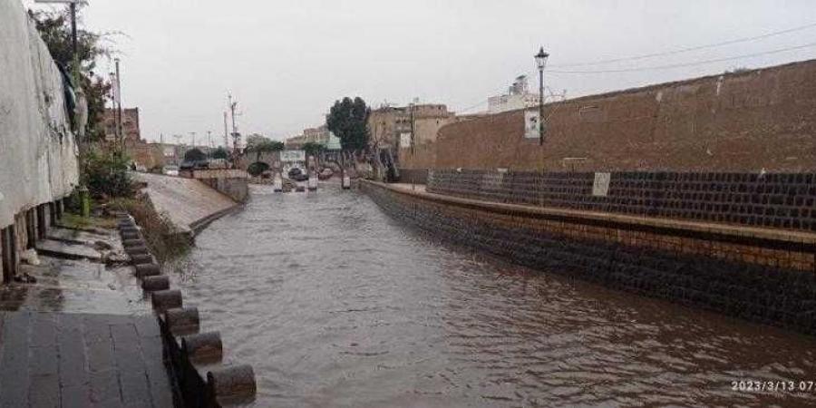 اخبار اليمن | صور ..أمطار رعدية غزيرة وسيول جارفة على ست محافظات يمنية