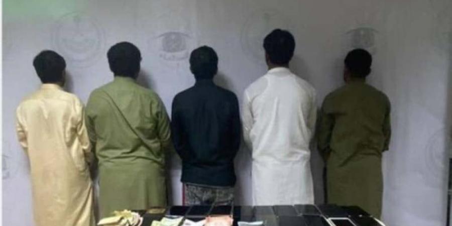 اخبار السعودية - القبض على 13 باكستانيًا سرقوا مبالغ مالية من حسابات ضحاياهم بالدمام