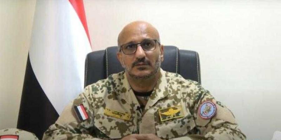 اخبار اليمن | طارق صالح يفرض مساندة الجبهات وبن بريك يجدد دعوته للقوى السياسية