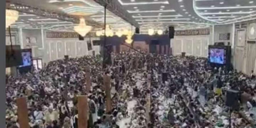 اخبار اليمن الان | شاهد بالصورة .. حضور كبير في حفل زفاف فنان يمني بصنعاء