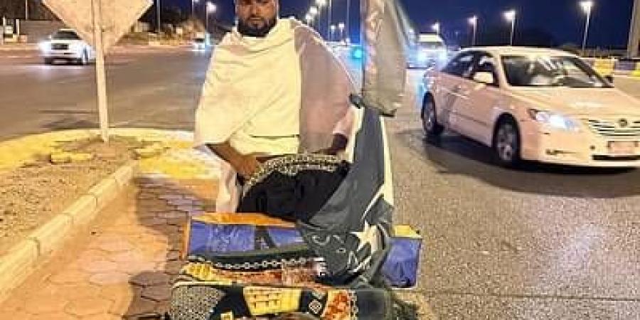 بعد 240 يومًا.. الرحّالة الباكستاني يصل إلى مكة مشيًا لأداء مناسك العمرة والحج