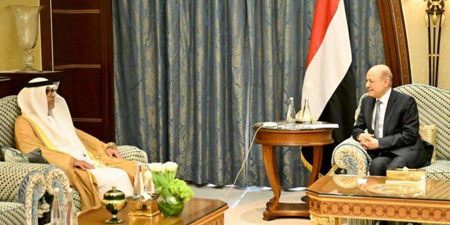 اخبار اليمن الان | رئيس مجلس القيادة الرئاسي يستقبل مسؤول إماراتي