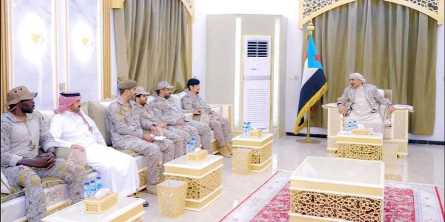 اخبار اليمن الان | عيدروس الزبيدي يستقبل وفداً من قيادة القوات المشتركة للتحالف العربي