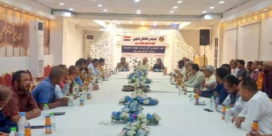 انتقالي العاصمة عدن يعقد اللقاء التشاوري الأول مع رؤساء الهيئات التنفيذية ورؤساء المراكز في المديريات