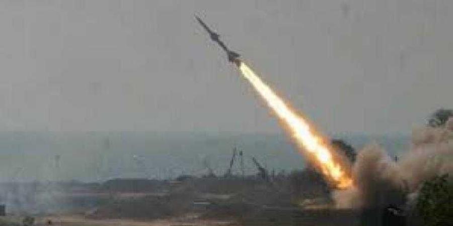 اخبار اليمن | هجوم حوثي بصاروخ باليستي على ‘‘دفاع شبوة’’