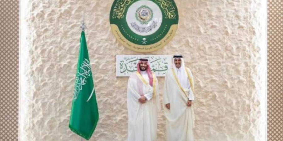 اخبار اليمن | طريقة استقبال ولي العهد السعودي لأمير قطر خلال قمة جدة تلفت الانتباه وتفاعل واسع ”فيديو”