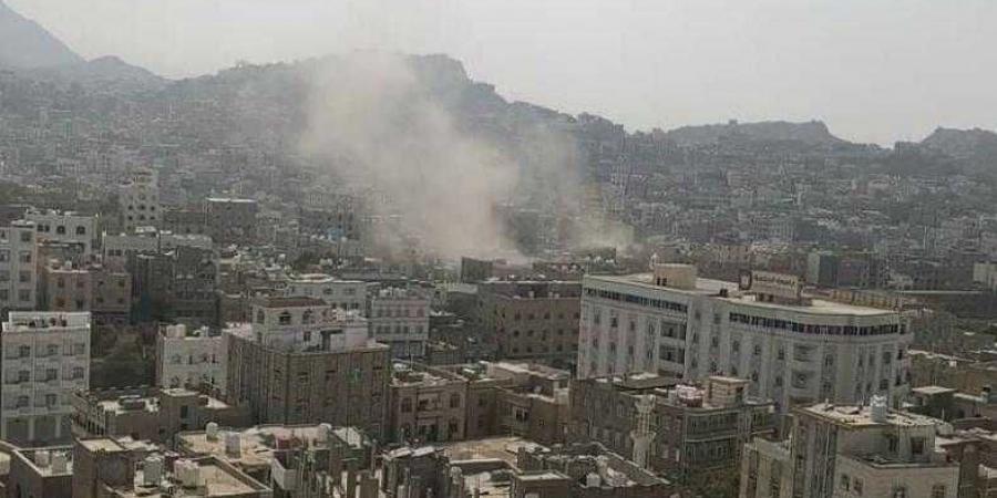 اخبار اليمن | مليشيا الحوثي تقدم على تفجير منزل مواطن في تعز بعد تهجيره منه بالقوة
