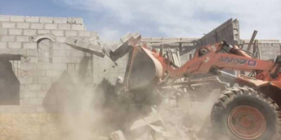 اخبار اليمن | مليشيا الحوثي تهدم منازل مواطنين في بني الحارث وتستأنف البسط على مدينة الحمدي بصنعاء ”فيديو”