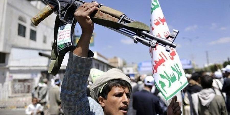 اخبار اليمن | برصاص عناصر حوثية.. مقتل مواطن وإصابة نجله في هذه المحافظة