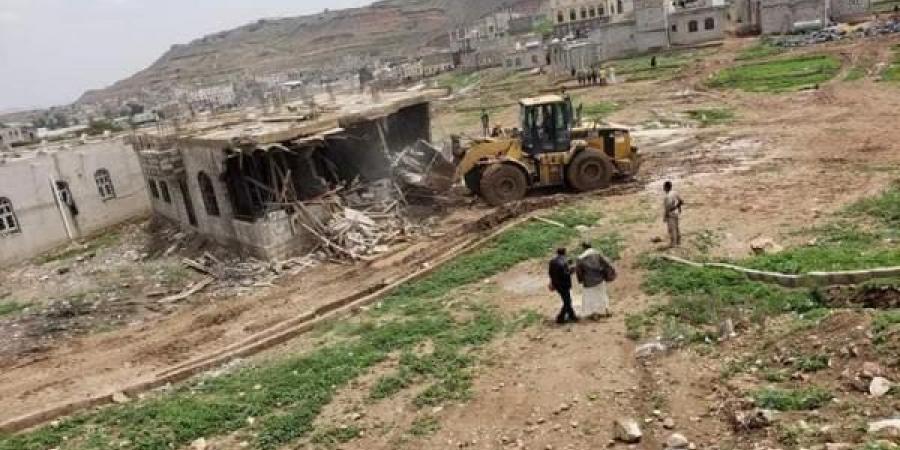 حملة عسكرية حوثية لهدم منازل مواطنين غرب صنعاء