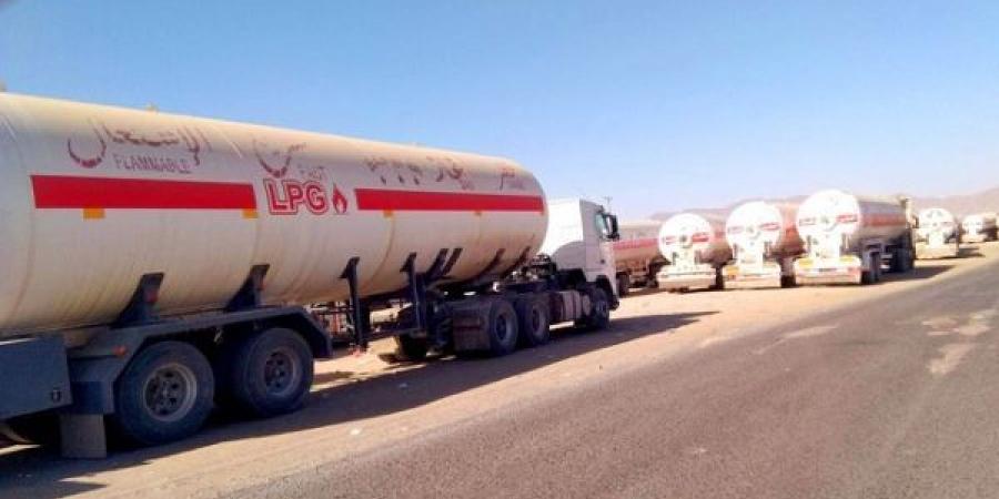 اخبار اليمن | برلماني موالٍ للميشيا الحوثية يكشف عن سبب منع نقل مادة الغاز من مأرب لصنعاء