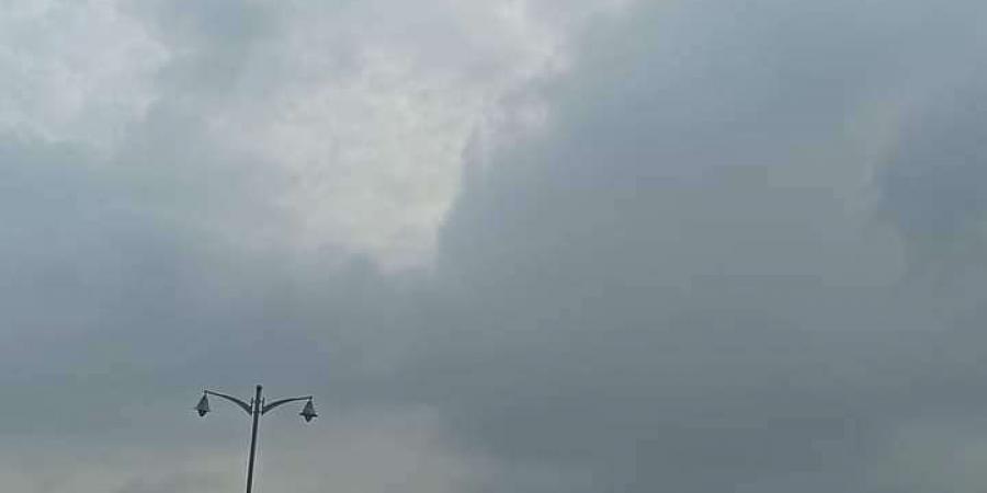 اخبار اليمن الان | تزامنا مع صيف ساخن.. تساقط الأمطار على مناطق متفرقة من العاصمة عدن (صور)