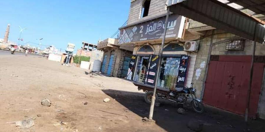 اخبار اليمن الان | تضامنا مع مالك مطعم الراسني.. محلات تجارية في المخا تنفذ إضراب عن العمل
