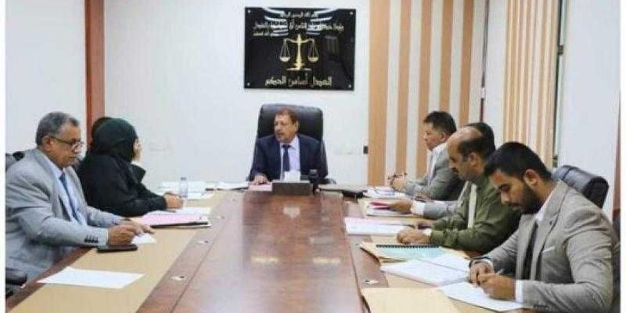 اخبار اليمن | القضاء اليمني يعلق جلساته ويحمل الحكومة المسؤولية