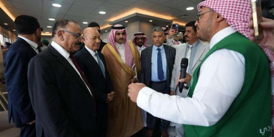 اخبار اليمن الان | بالصور الرئيس العليمي والسفير السعودي يقومون بهذا العمل بعدن