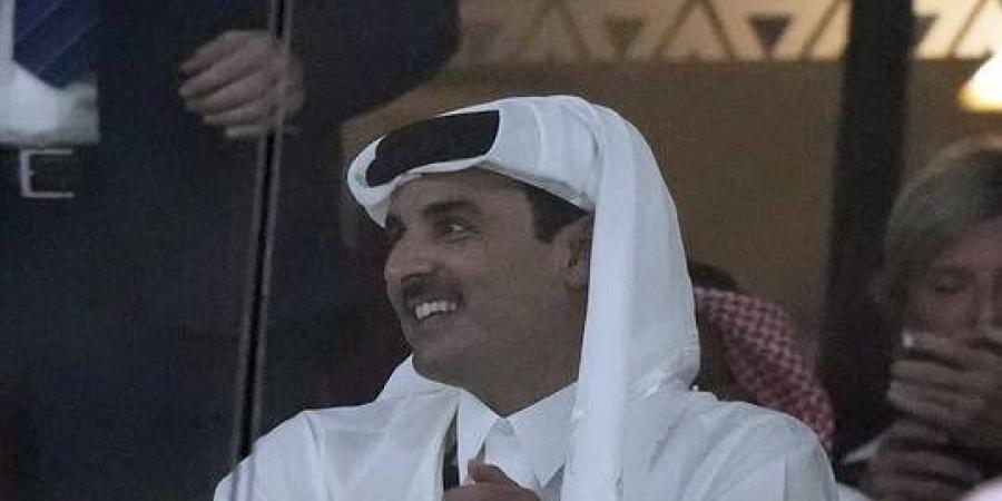 ردة فعل أمير قطر بعد نصيحة وجهها وزير الطاقة السعودي للمضاربين بسوق النفط (فيديو)