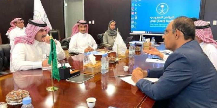 اخبار اليمن | الكشف عن مشاريع تنموية كبيرة خلال لقاء محافظ حضرموت بالسفير السعودي آل جابر